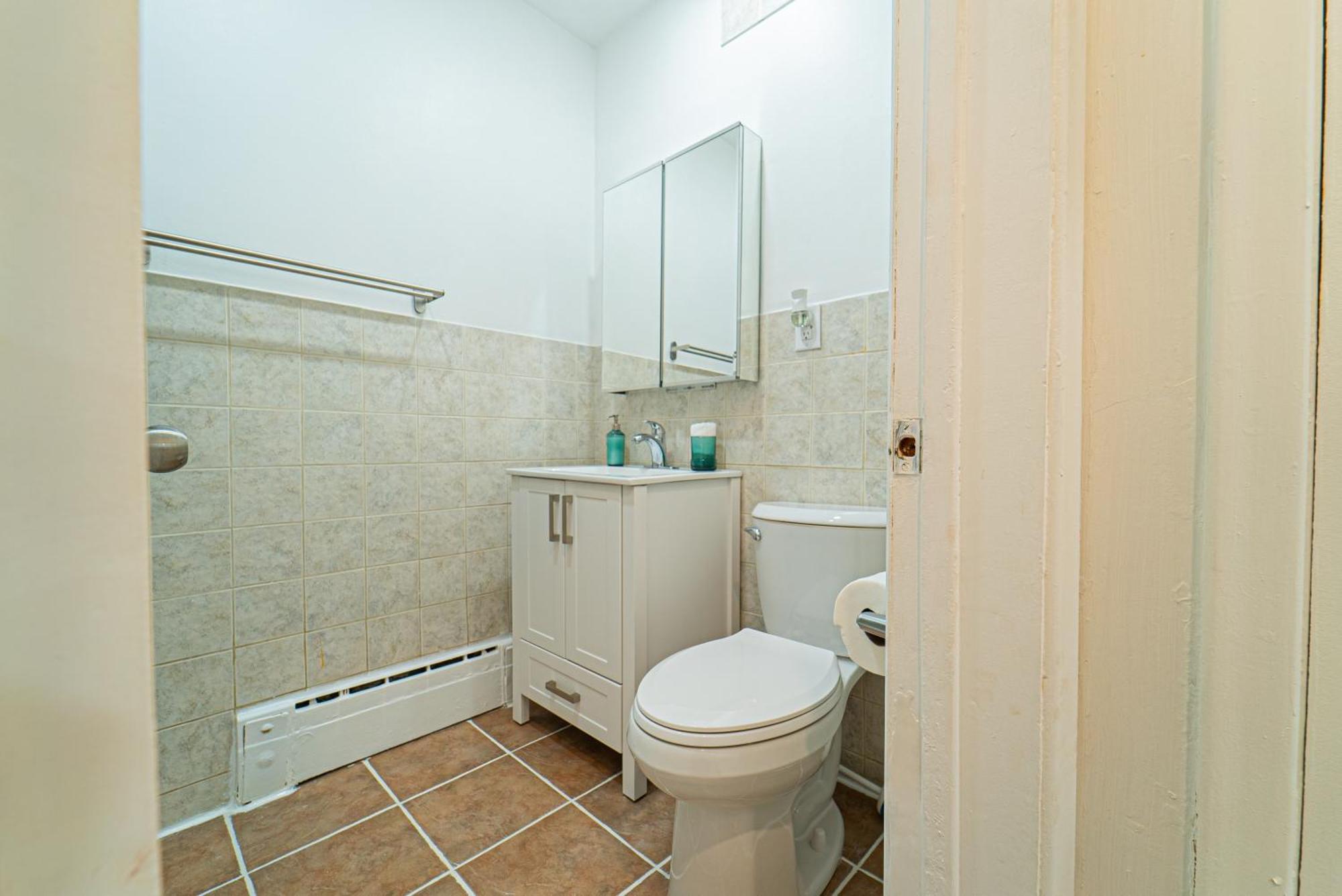 Quiet & Comfortable Double Private Room, Free Parking تورونتو المظهر الخارجي الصورة