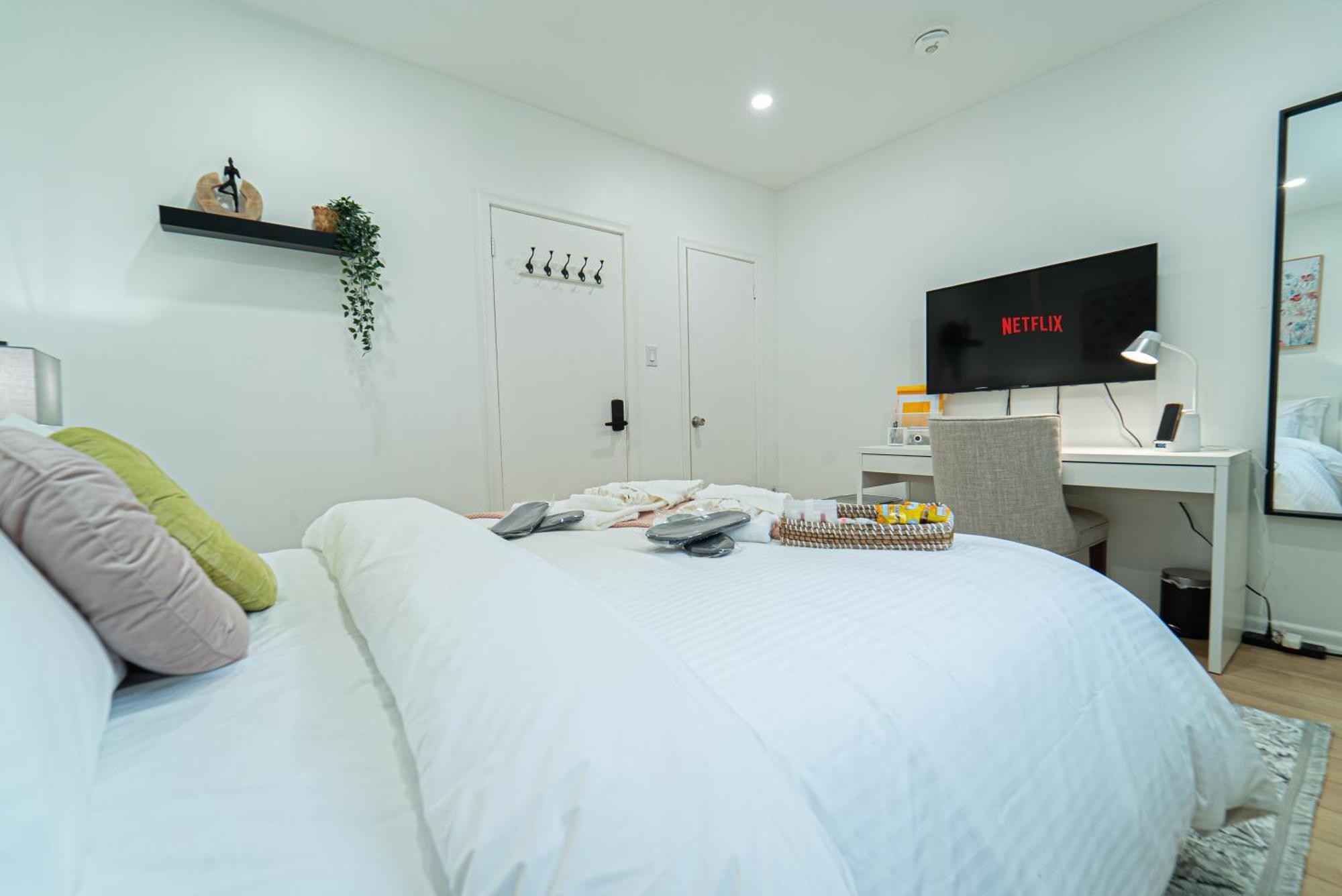 Quiet & Comfortable Double Private Room, Free Parking تورونتو المظهر الخارجي الصورة
